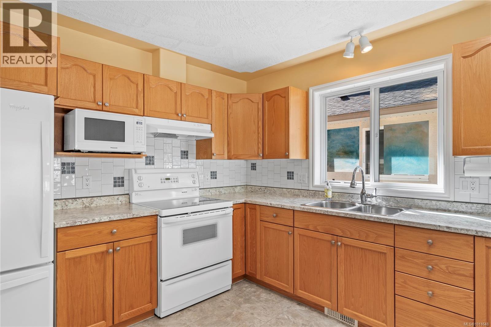 Photo 12 of 24 1150 Walkem Rd, Ladysmith BC