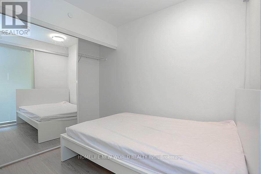 Photo 5 of 717 85 Wood Street, Toronto ON