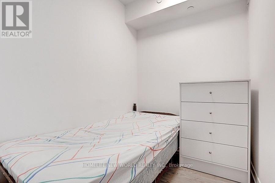 Photo 3 of 717 85 Wood Street, Toronto ON