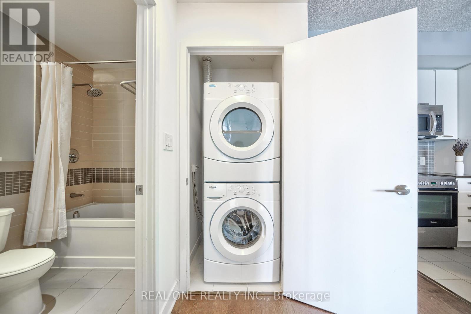 Photo 2 of 3106 295 Adelaide Street W, Toronto ON
