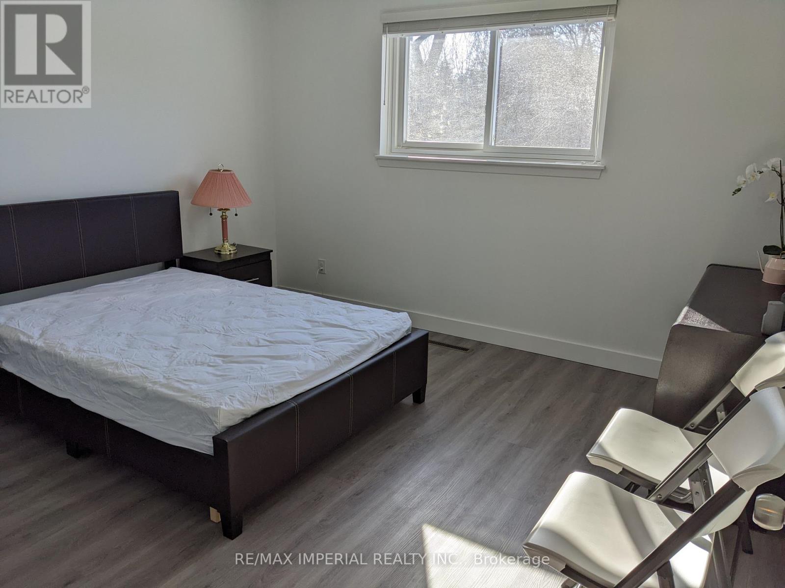 Photo 1 of 16 Cairnside Crescent, Toronto ON