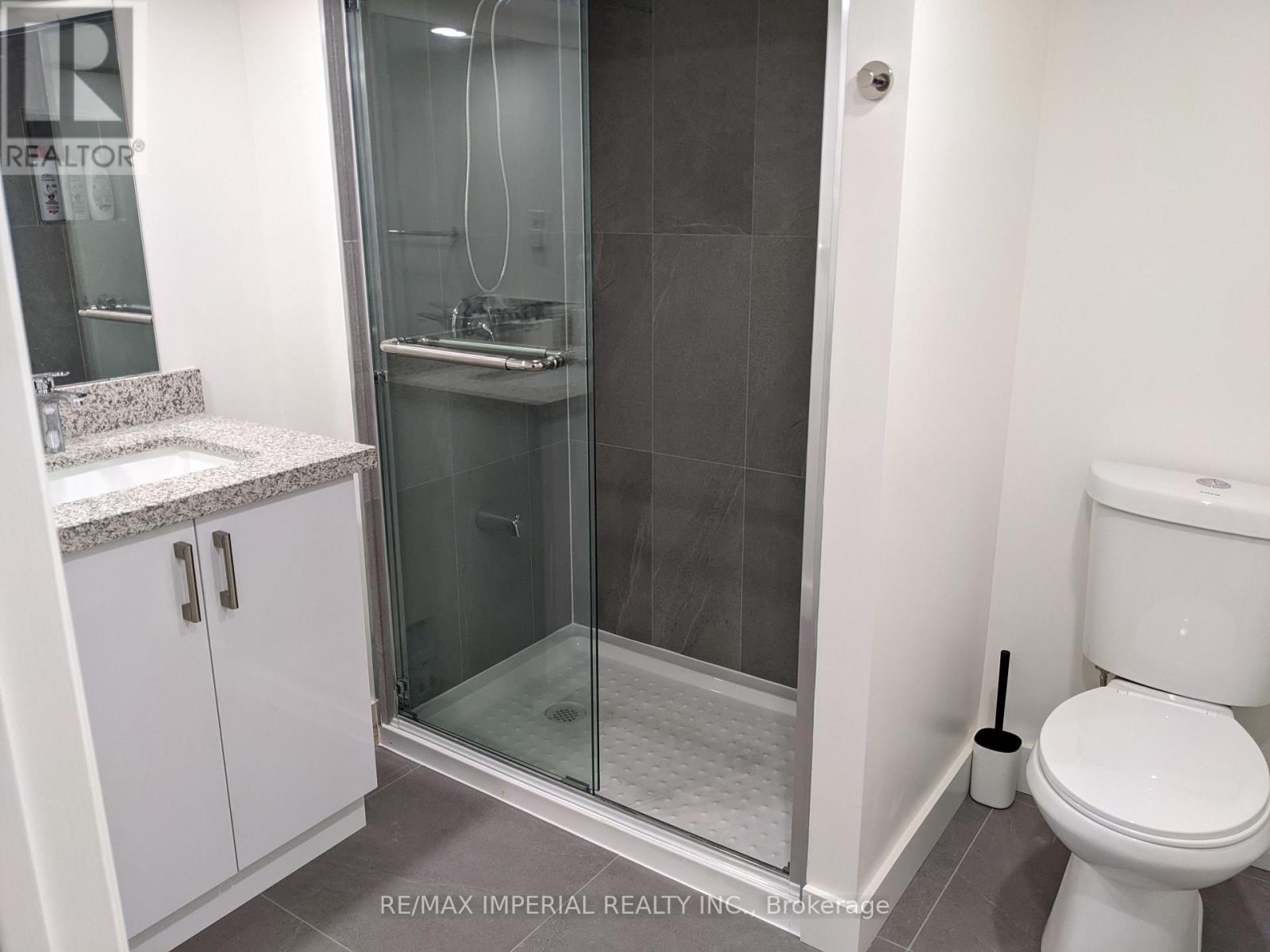 Photo 4 of 16 Cairnside Crescent, Toronto ON