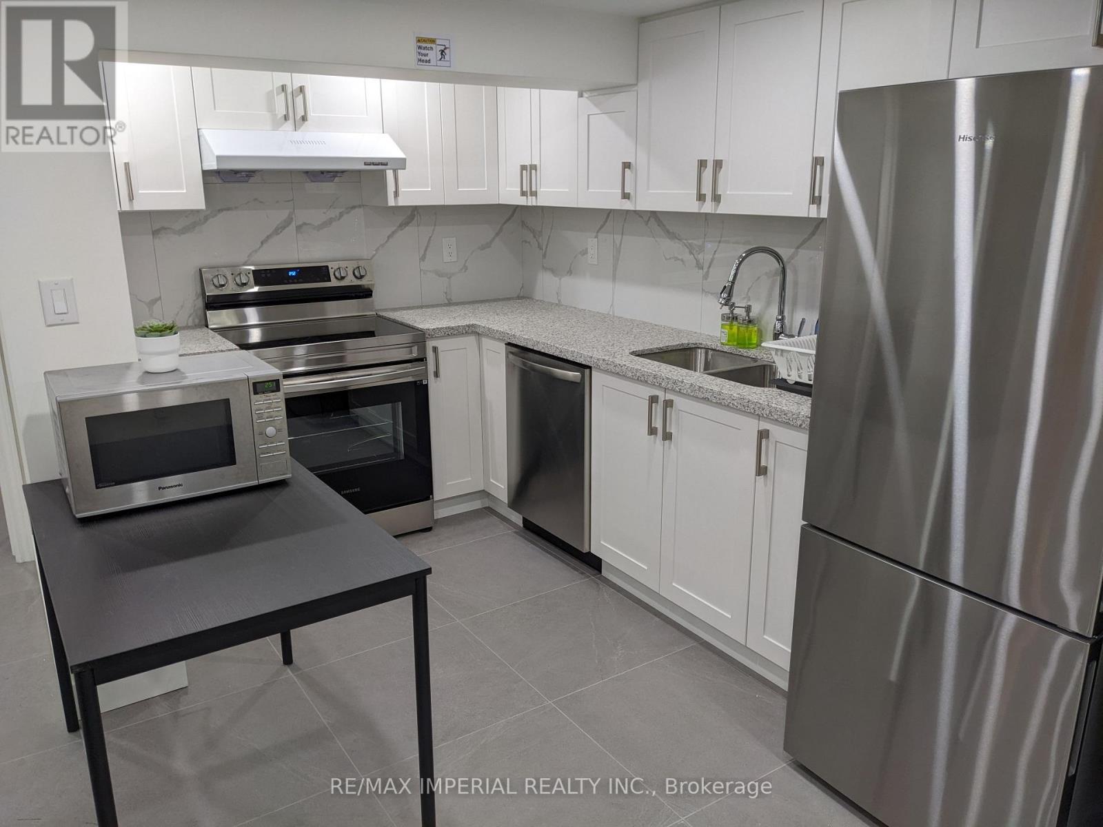 Photo 20 of 16 Cairnside Crescent, Toronto ON