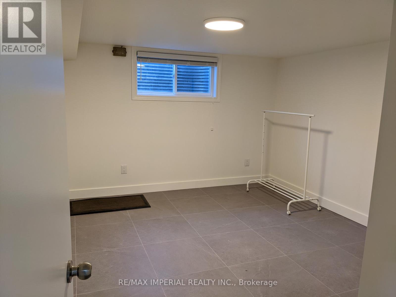 Photo 21 of 16 Cairnside Crescent, Toronto ON