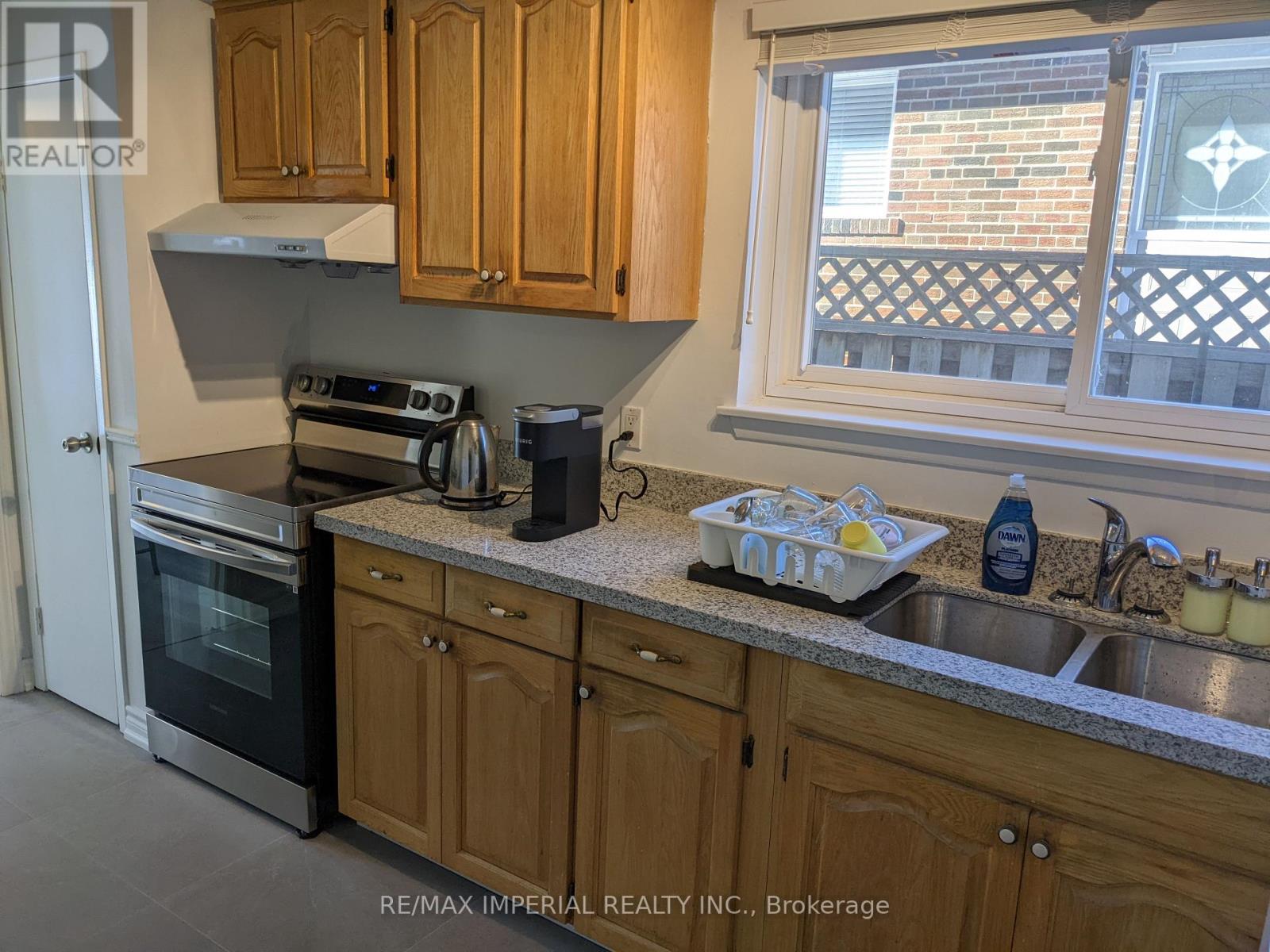 Photo 18 of 16 Cairnside Crescent, Toronto ON