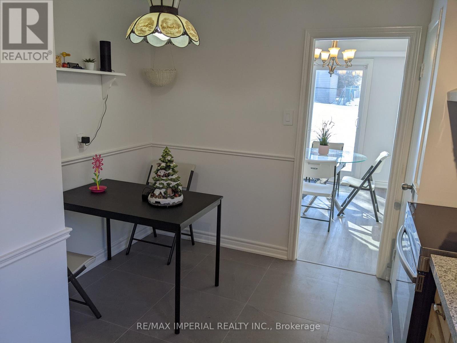 Photo 10 of 16 Cairnside Crescent, Toronto ON