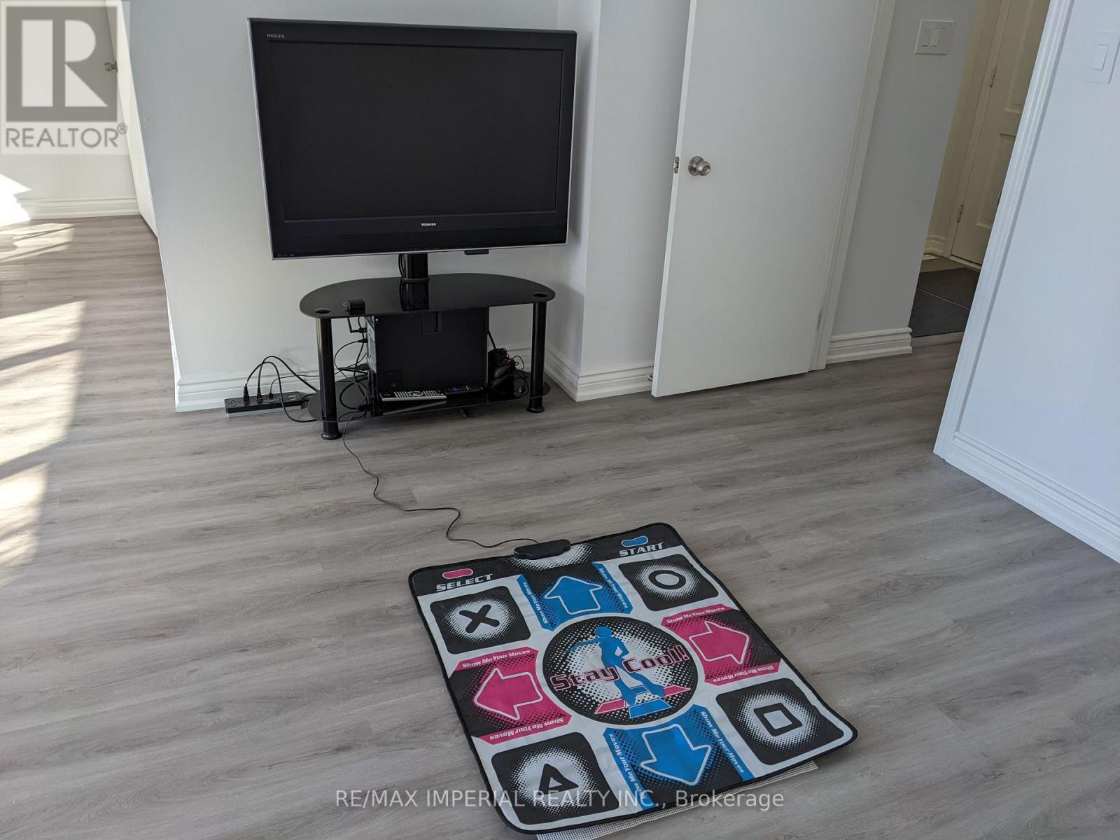 Photo 16 of 16 Cairnside Crescent, Toronto ON