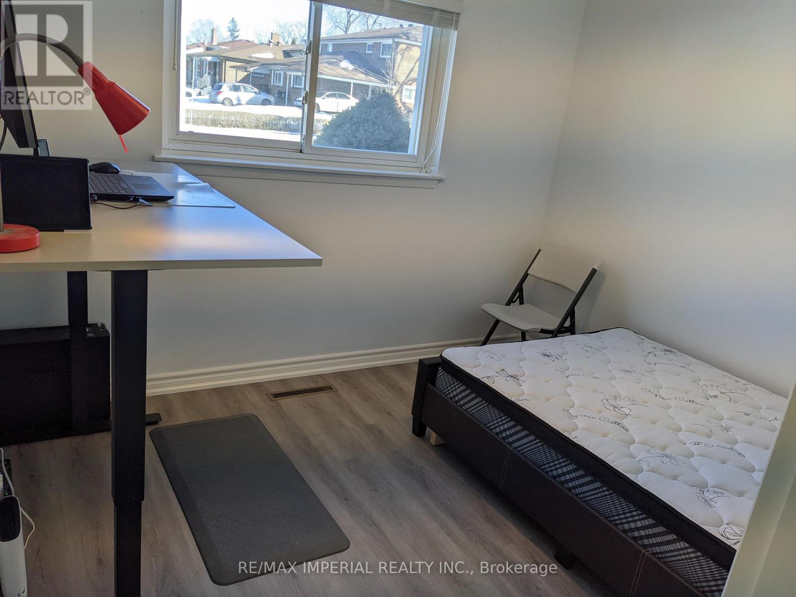 Photo 12 of 16 Cairnside Crescent, Toronto ON