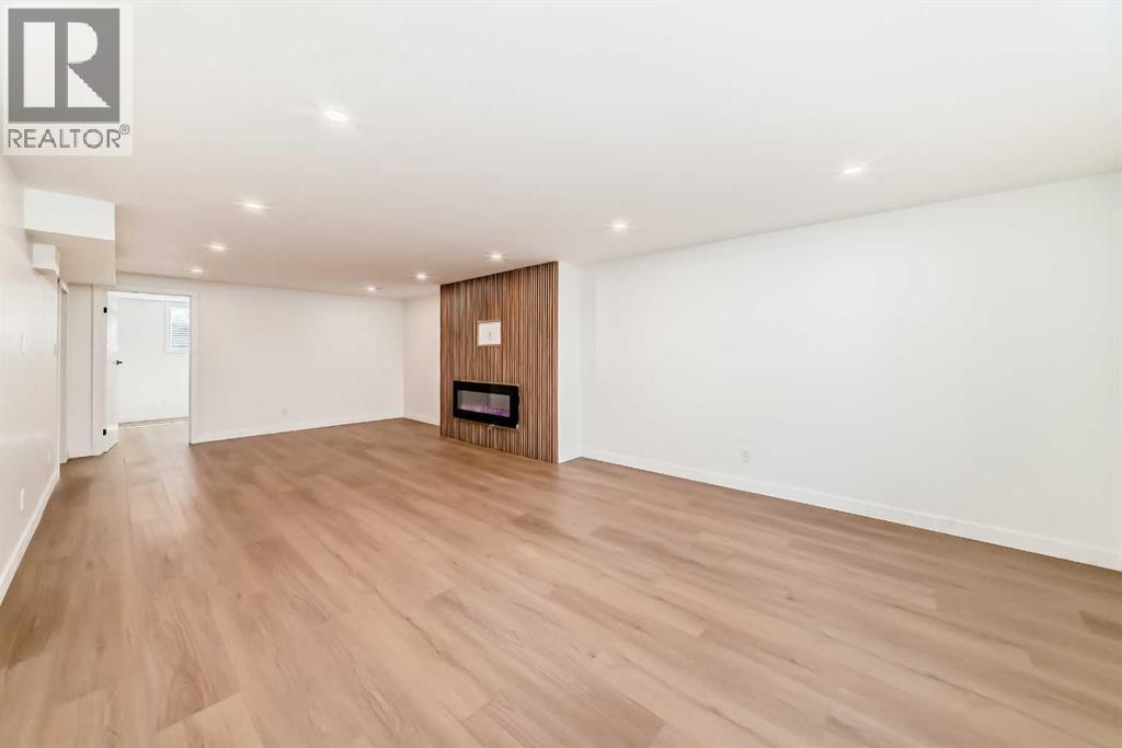 Photo 32 of 4020 Varsity Drive Nw, Calgary AB