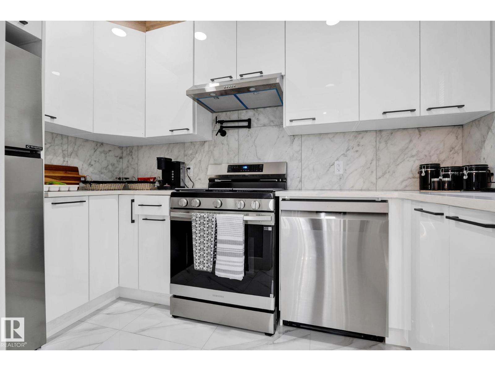 Photo 8 of 1815 17 Av Nw, Edmonton AB