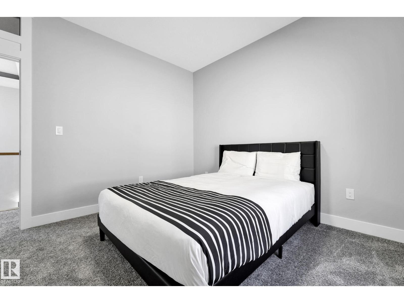 Photo 9 of 1815 17 Av Nw, Edmonton AB