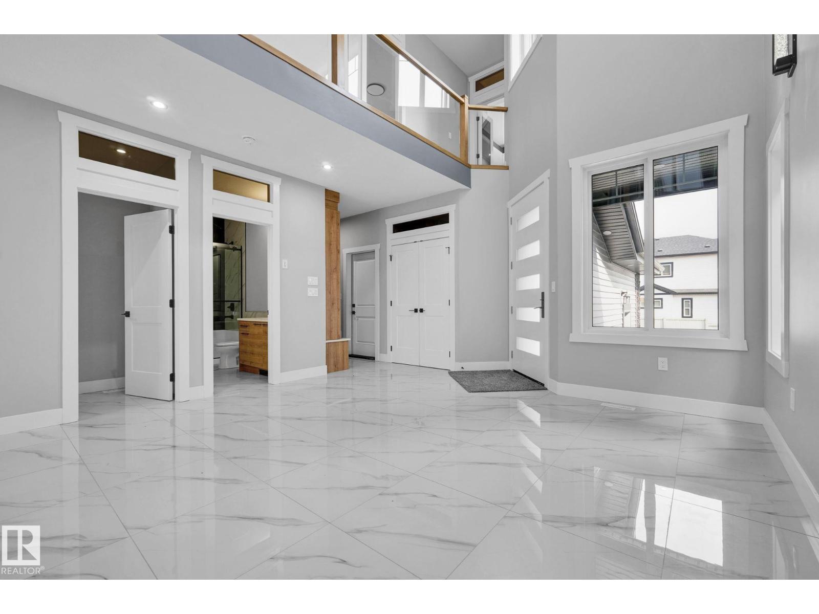 Photo 6 of 1815 17 Av Nw, Edmonton AB
