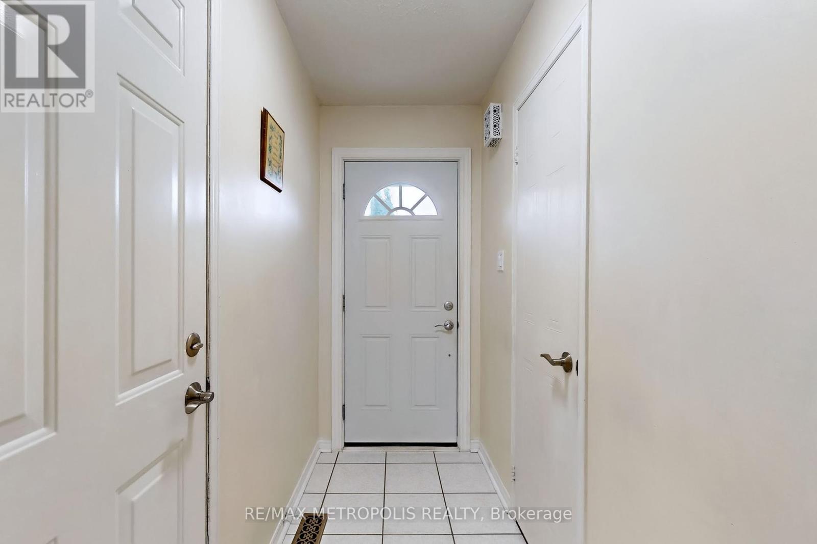 Photo 9 of 20 811 Wilson Road N, Oshawa ON