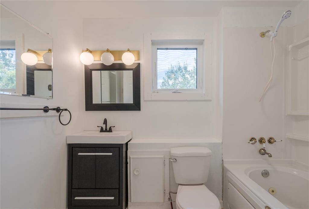 Photo 22 of 24070 Gauthier Road N, St Malo MB