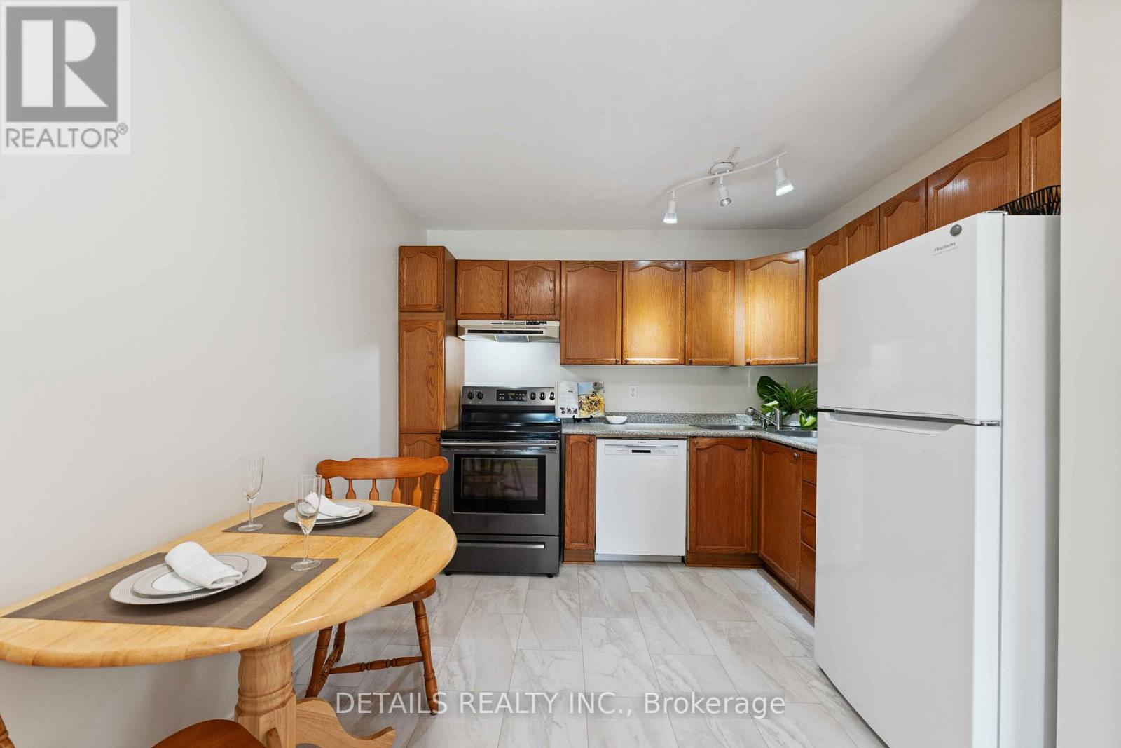 Photo 21 of 1537 Briarfield Crescent, Ottawa ON