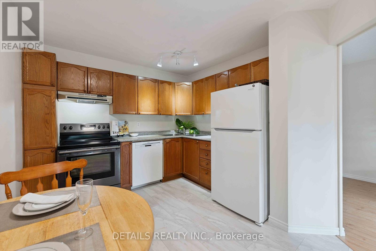 Photo 2 of 1537 Briarfield Crescent, Ottawa ON