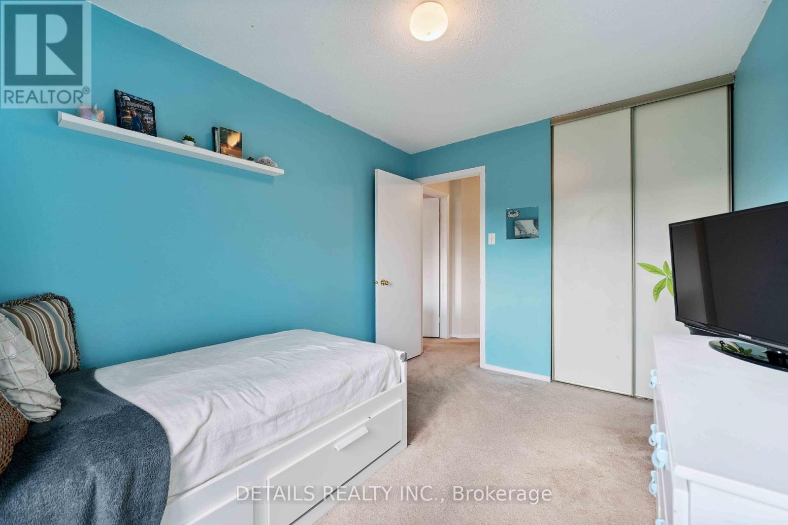 Photo 10 of 1537 Briarfield Crescent, Ottawa ON