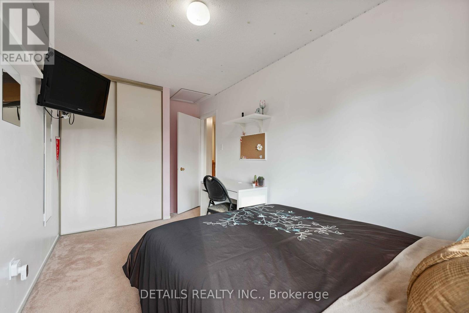 Photo 8 of 1537 Briarfield Crescent, Ottawa ON