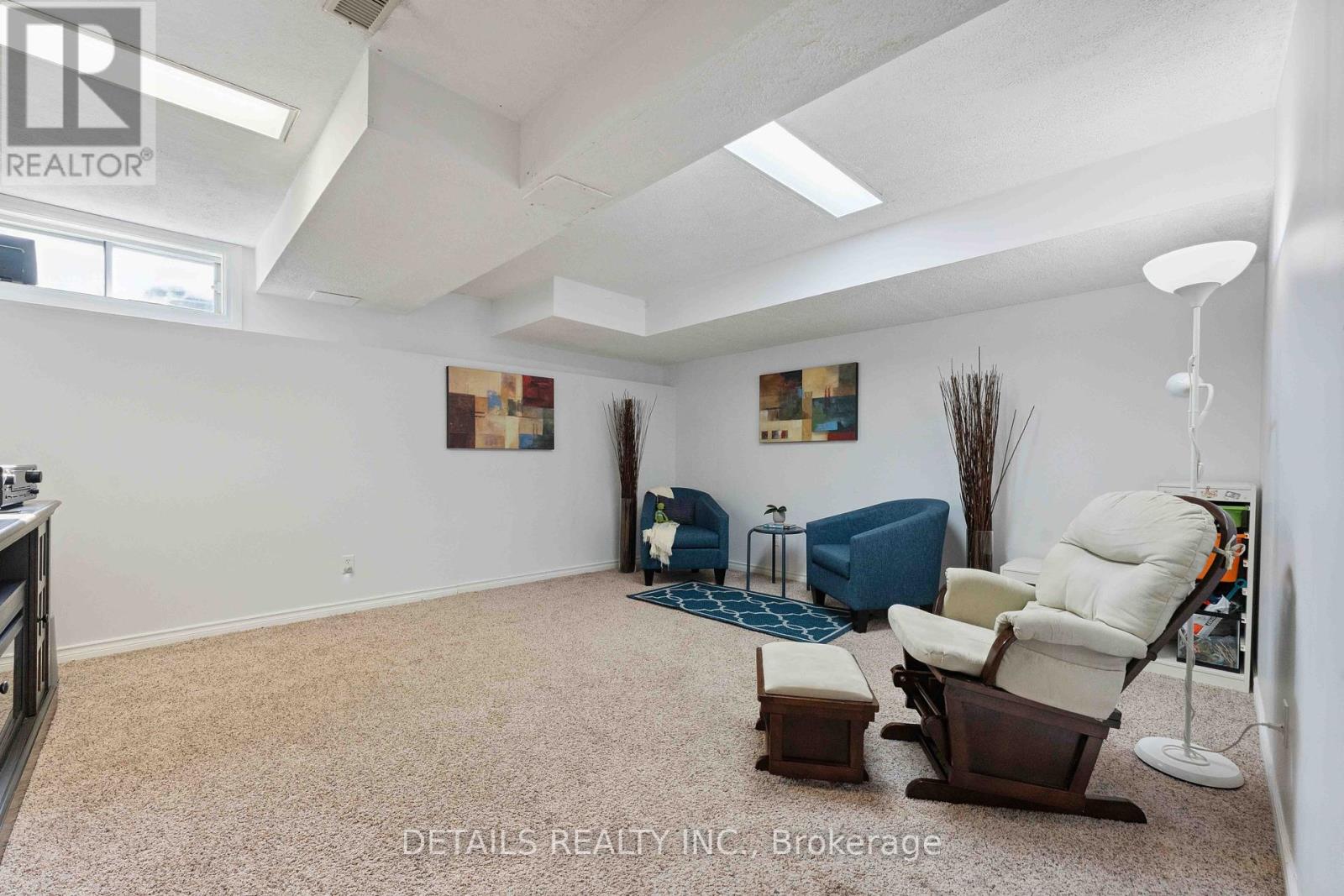 Photo 12 of 1537 Briarfield Crescent, Ottawa ON