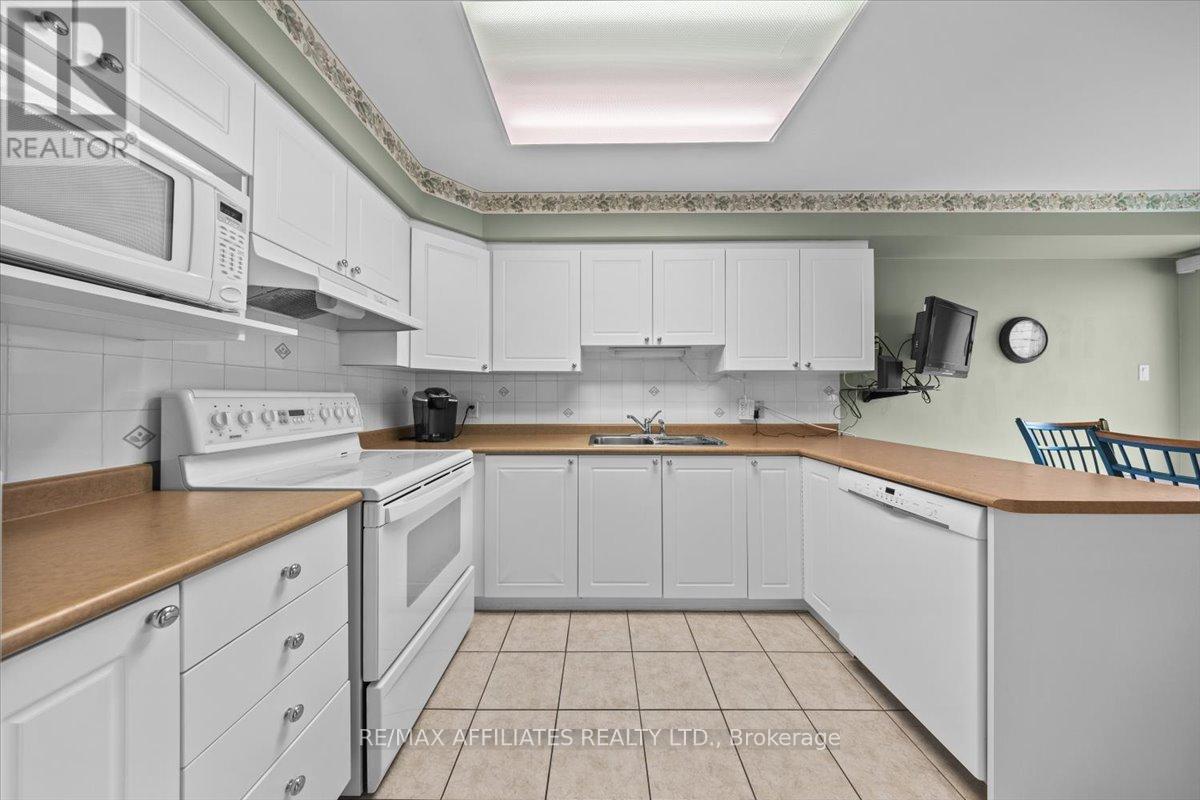 Photo 5 of 1639 Trenholm Lane, Ottawa ON
