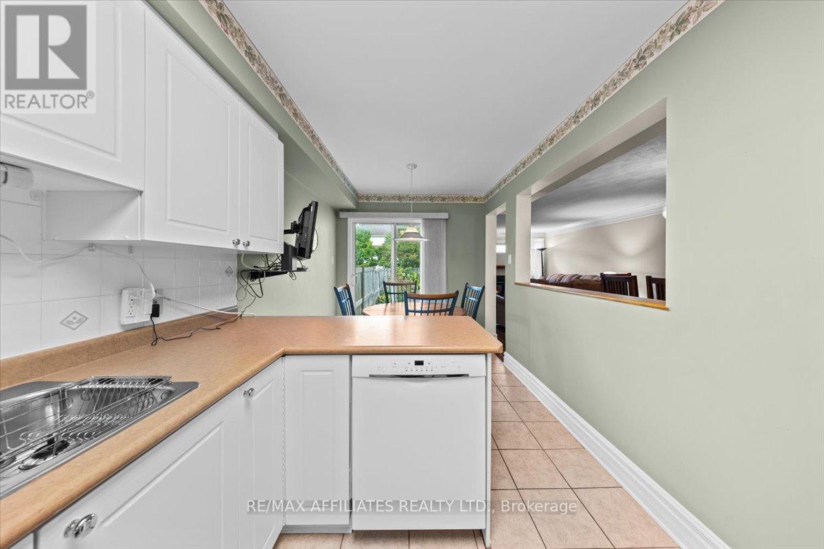 Photo 8 of 1639 Trenholm Lane, Ottawa ON