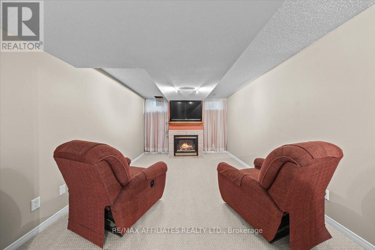 Photo 2 of 1639 Trenholm Lane, Ottawa ON