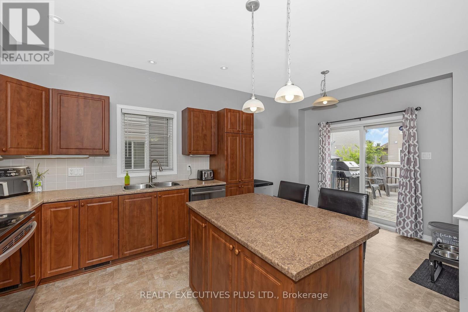 Photo 18 of 341 Jasper Crescent, Clarencerockland ON