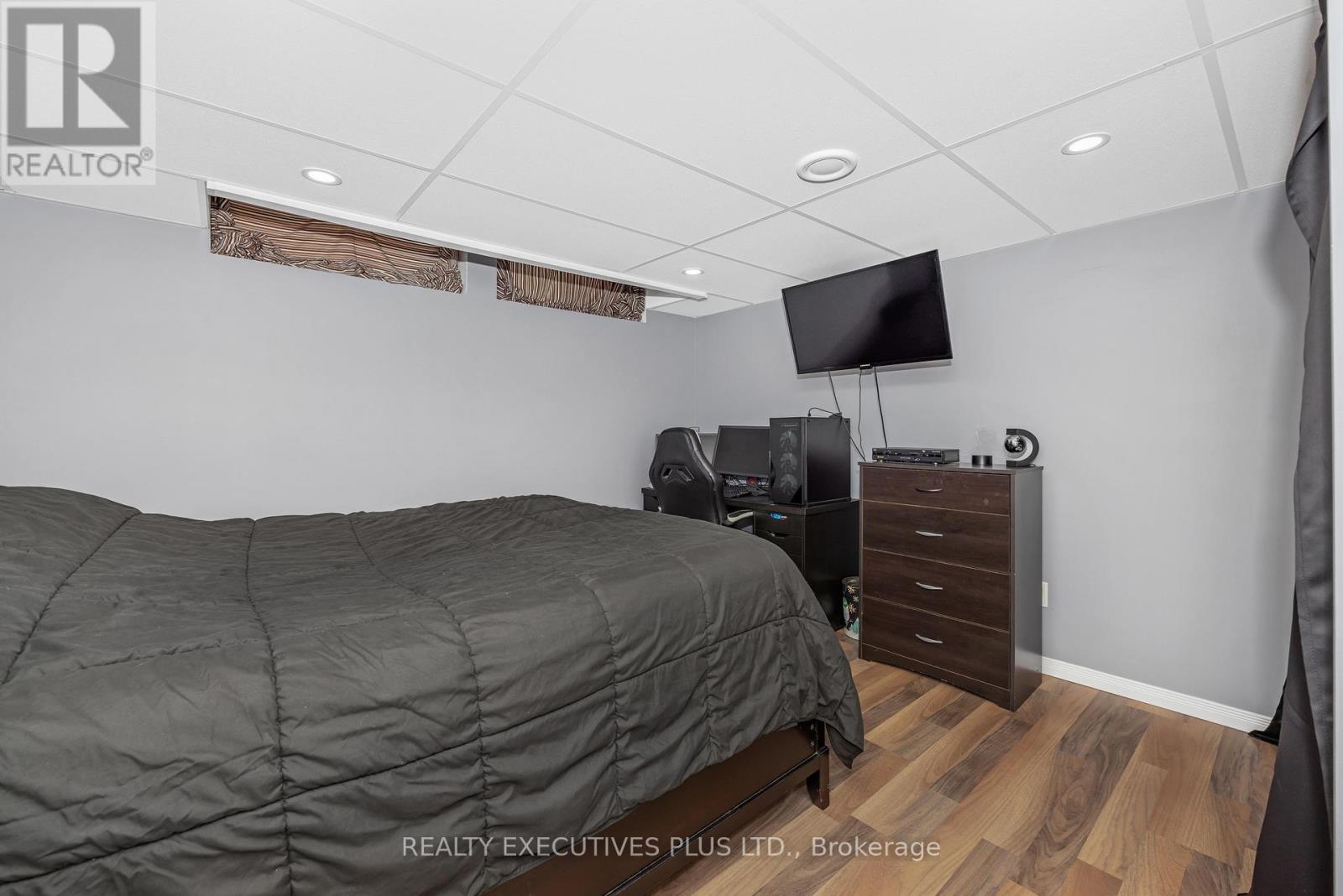 Photo 33 of 341 Jasper Crescent, Clarencerockland ON