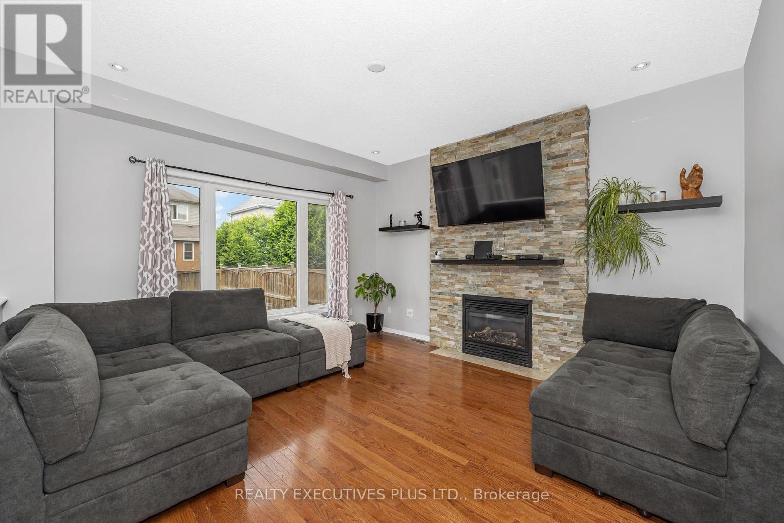 Photo 19 of 341 Jasper Crescent, Clarencerockland ON