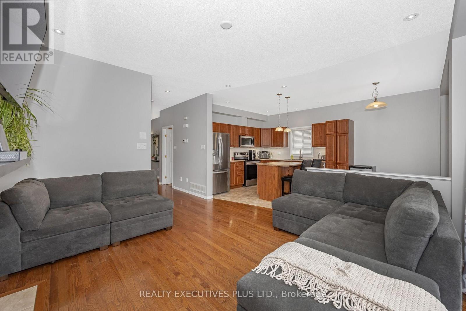 Photo 13 of 341 Jasper Crescent, Clarencerockland ON