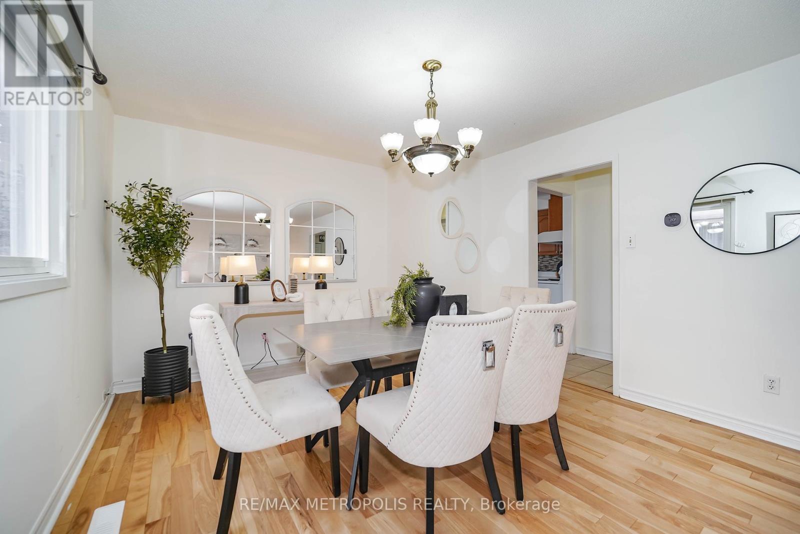 Photo 39 of 40 Lavron Court, Markham ON