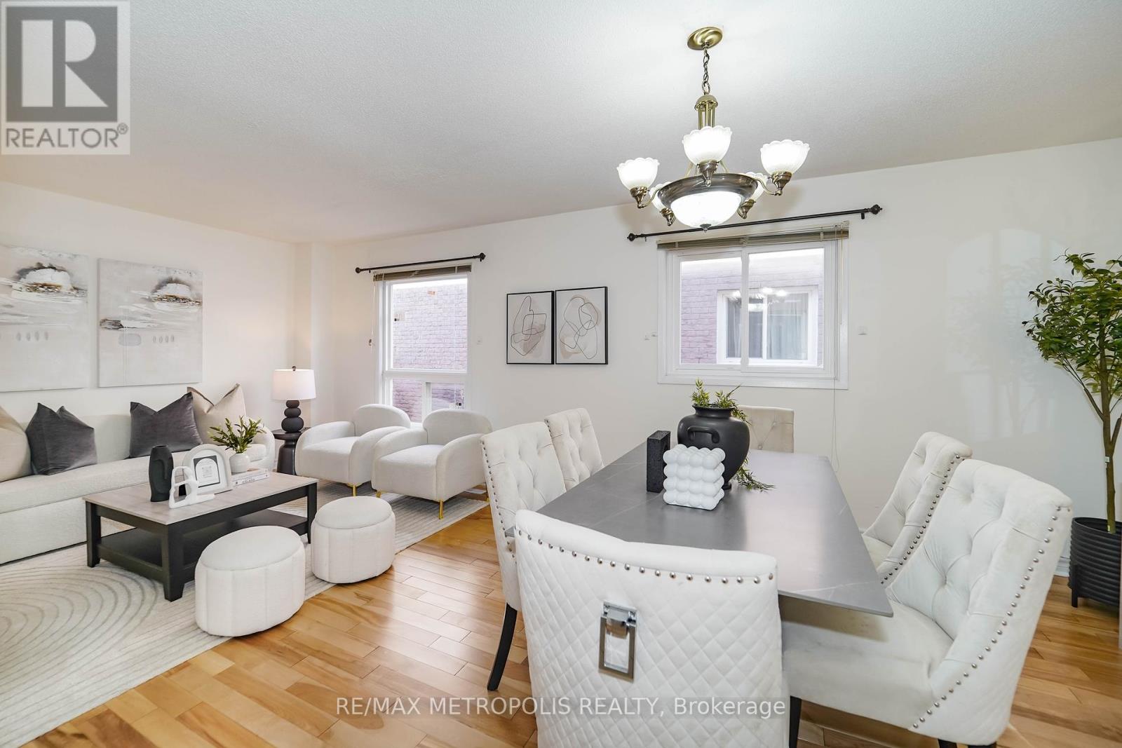 Photo 20 of 40 Lavron Court, Markham ON