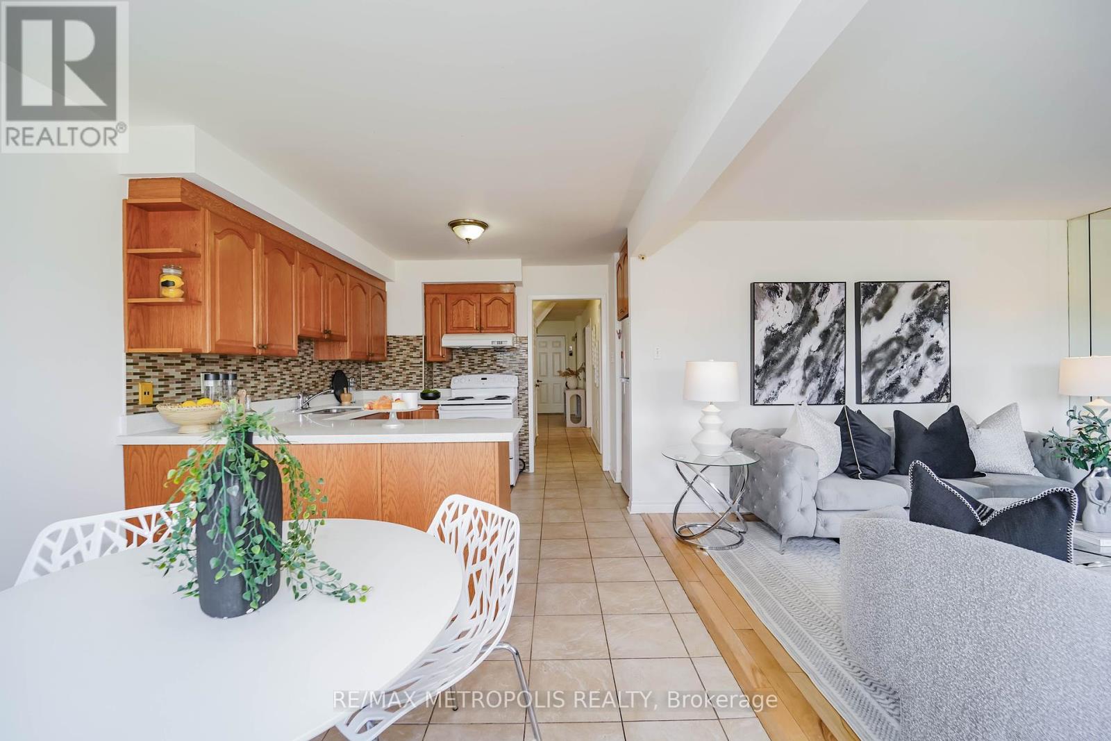 Photo 28 of 40 Lavron Court, Markham ON