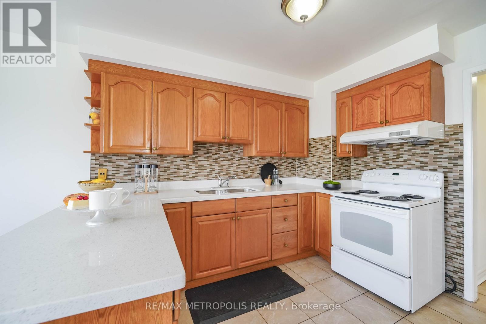 Photo 42 of 40 Lavron Court, Markham ON