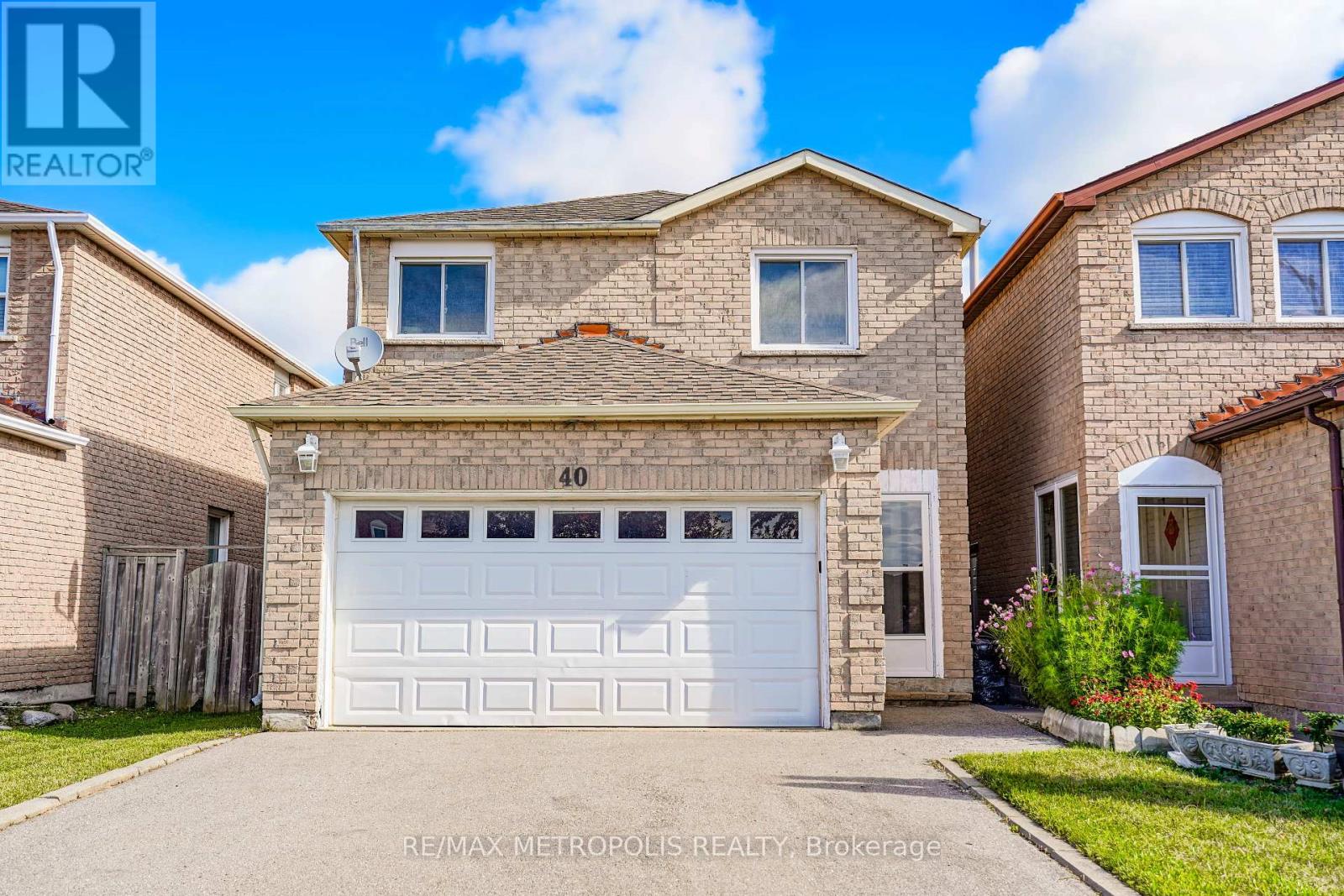 Photo 30 of 40 Lavron Court, Markham ON