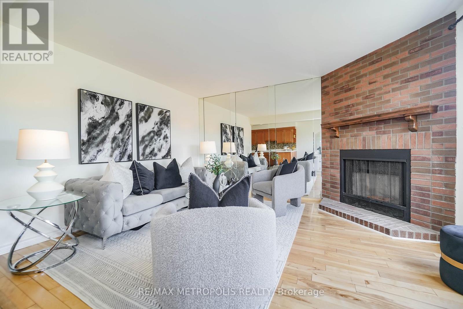 Photo 29 of 40 Lavron Court, Markham ON