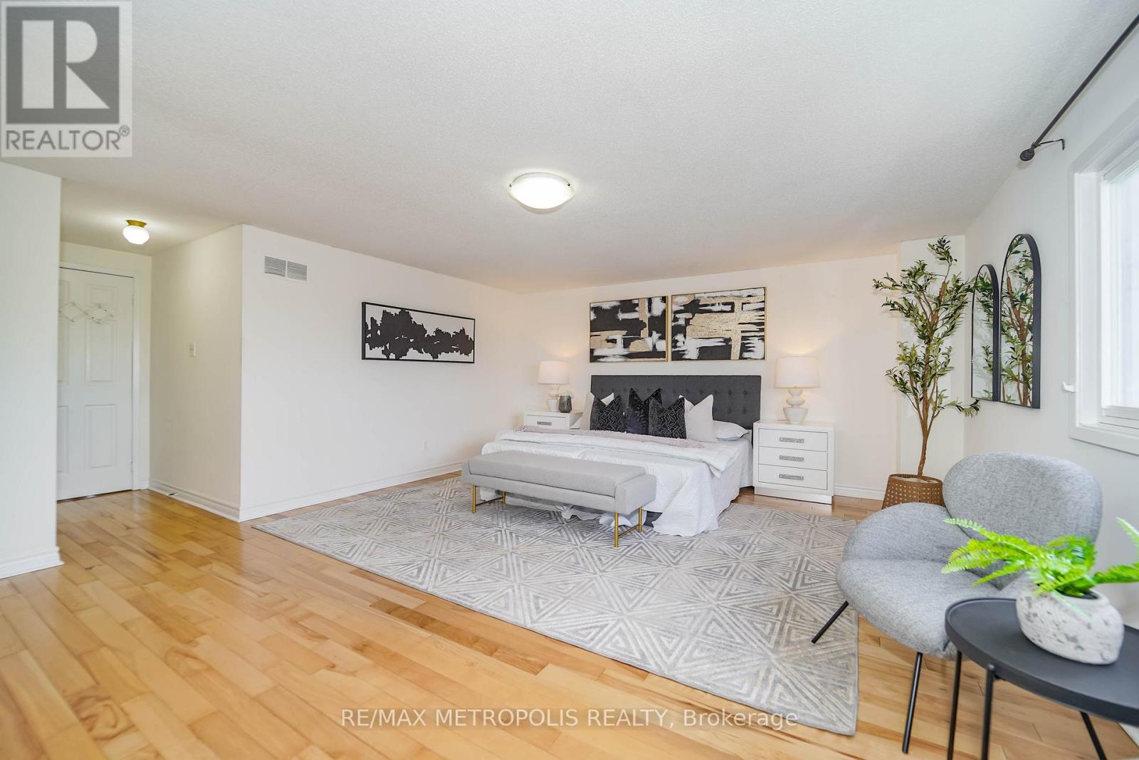 Photo 27 of 40 Lavron Court, Markham ON