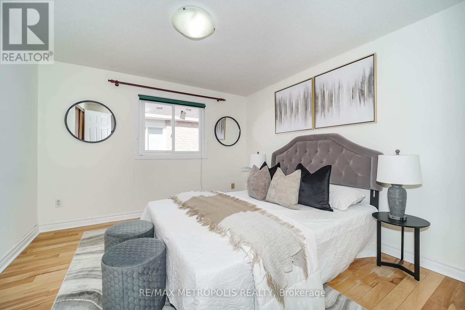 Photo 35 of 40 Lavron Court, Markham ON
