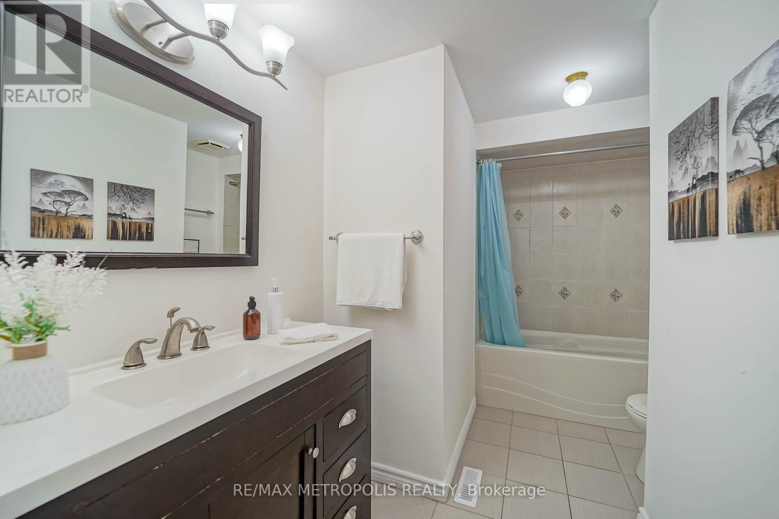 Photo 41 of 40 Lavron Court, Markham ON
