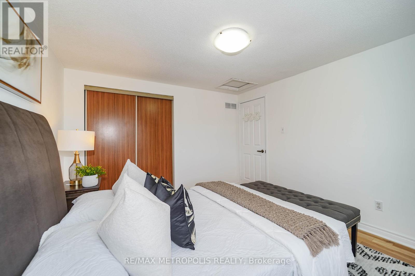 Photo 43 of 40 Lavron Court, Markham ON