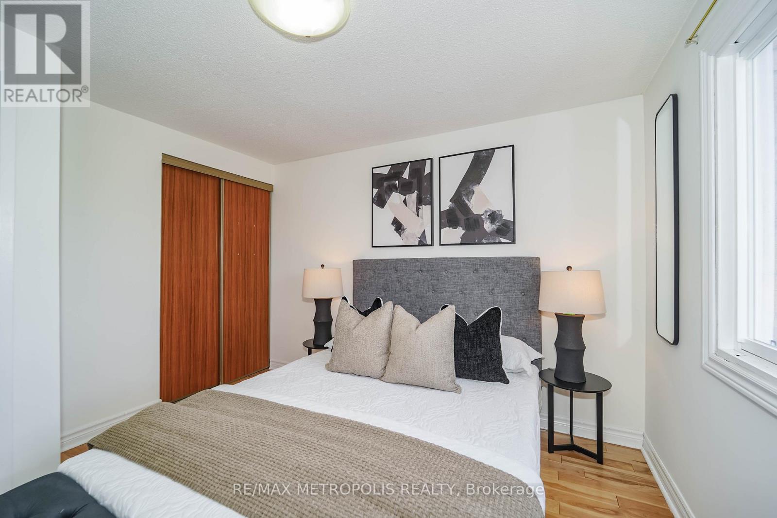 Photo 36 of 40 Lavron Court, Markham ON