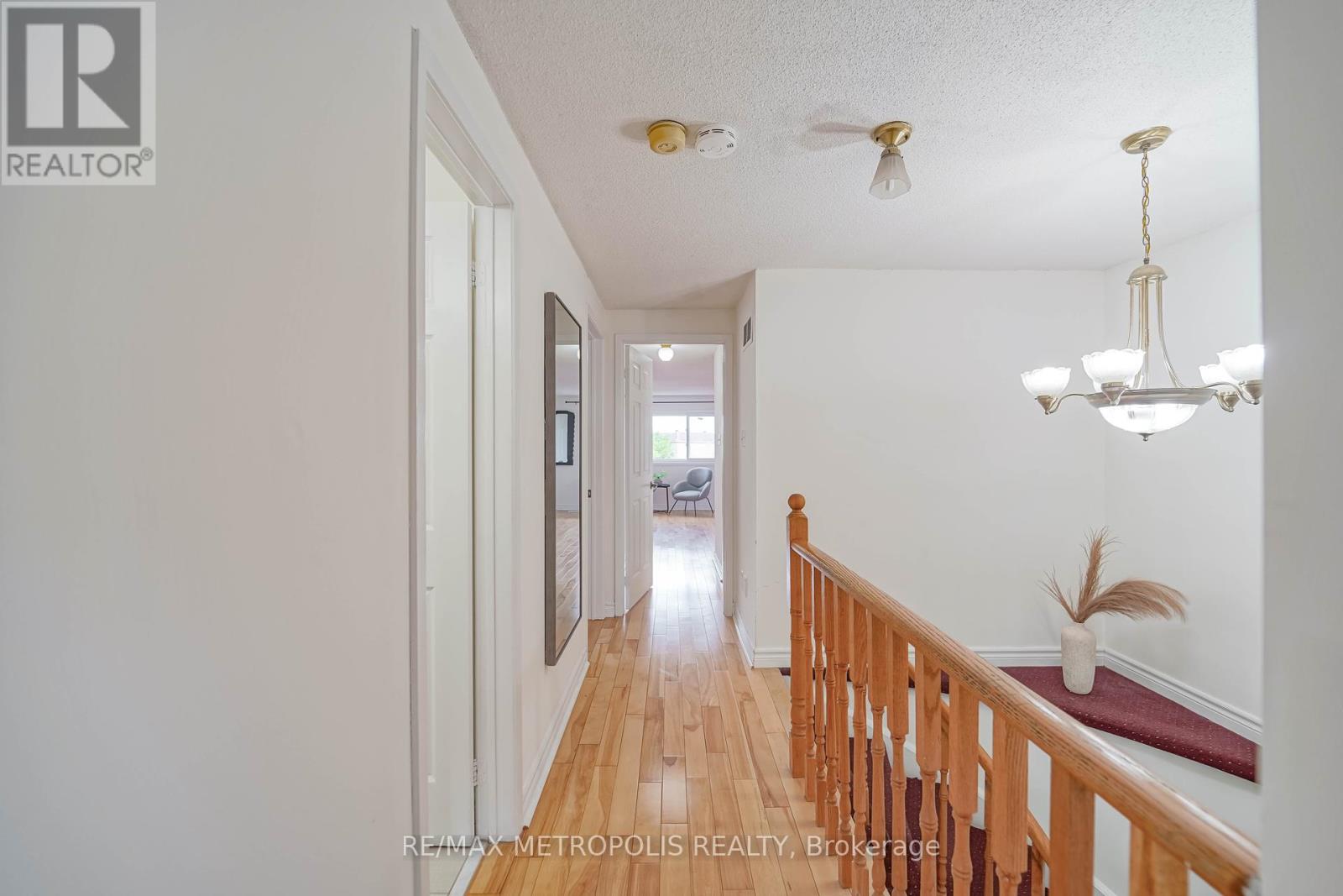 Photo 15 of 40 Lavron Court, Markham ON