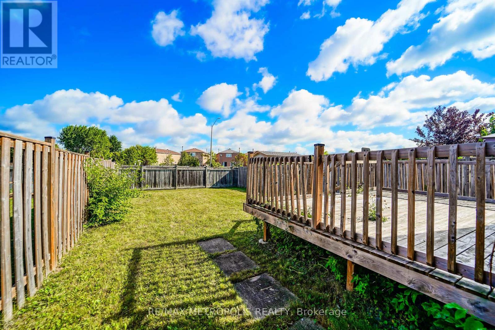 Photo 10 of 40 Lavron Court, Markham ON