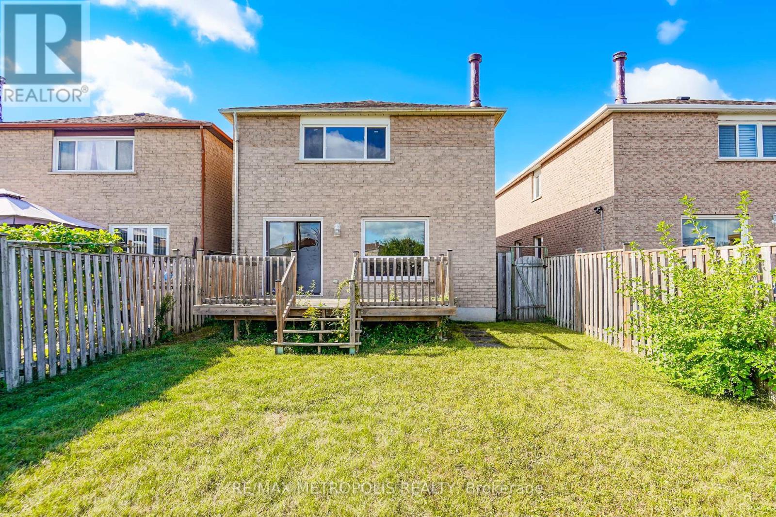 Photo 14 of 40 Lavron Court, Markham ON