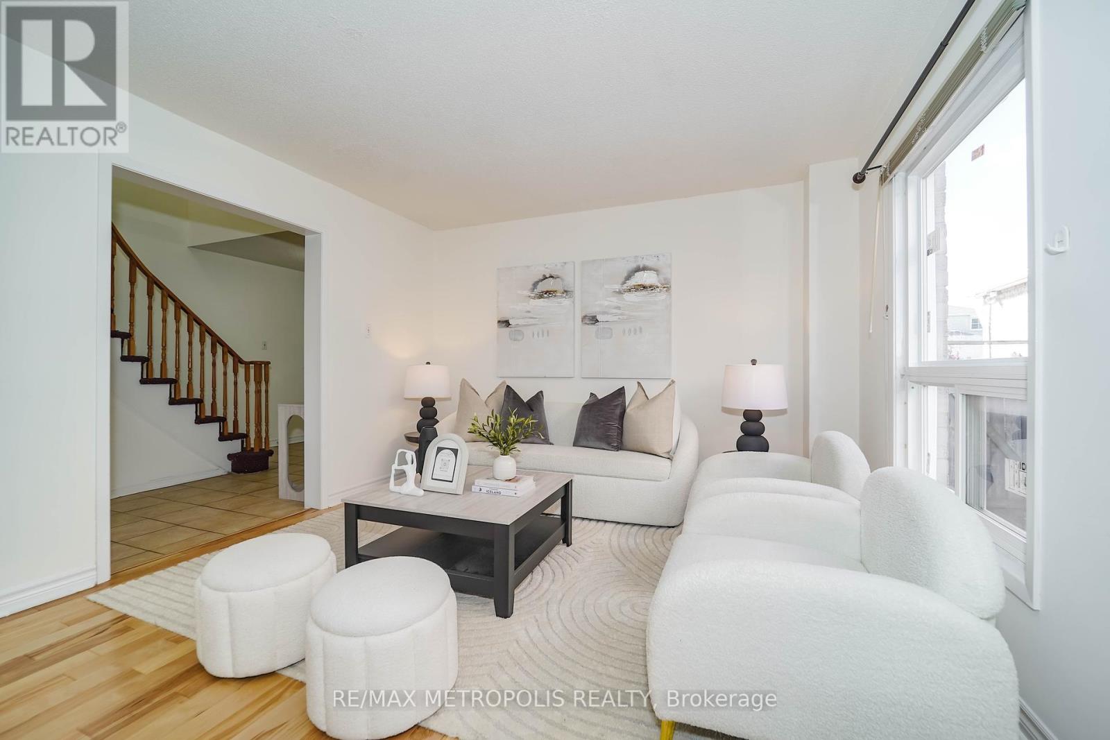 Photo 17 of 40 Lavron Court, Markham ON
