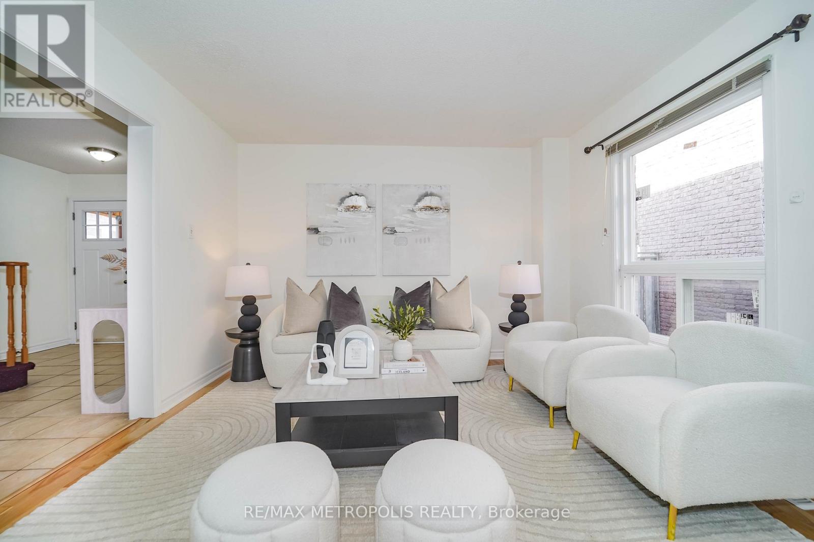 Photo 38 of 40 Lavron Court, Markham ON