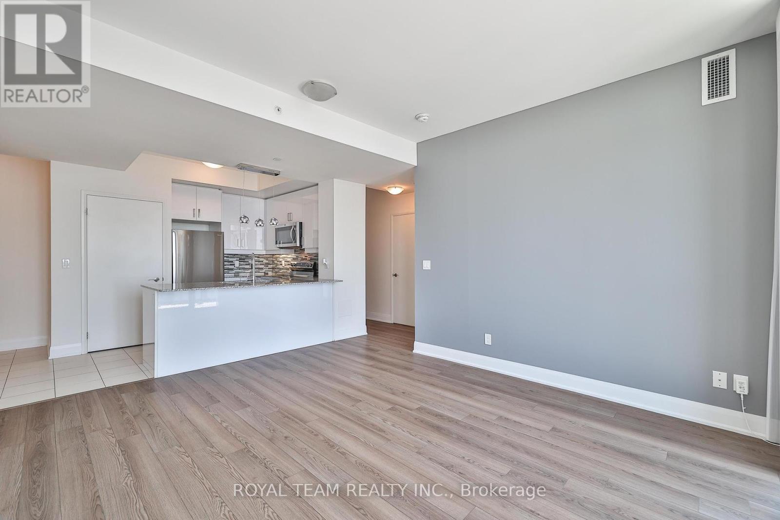 Photo 5 of 3405 2900 Highway 7, Vaughan ON