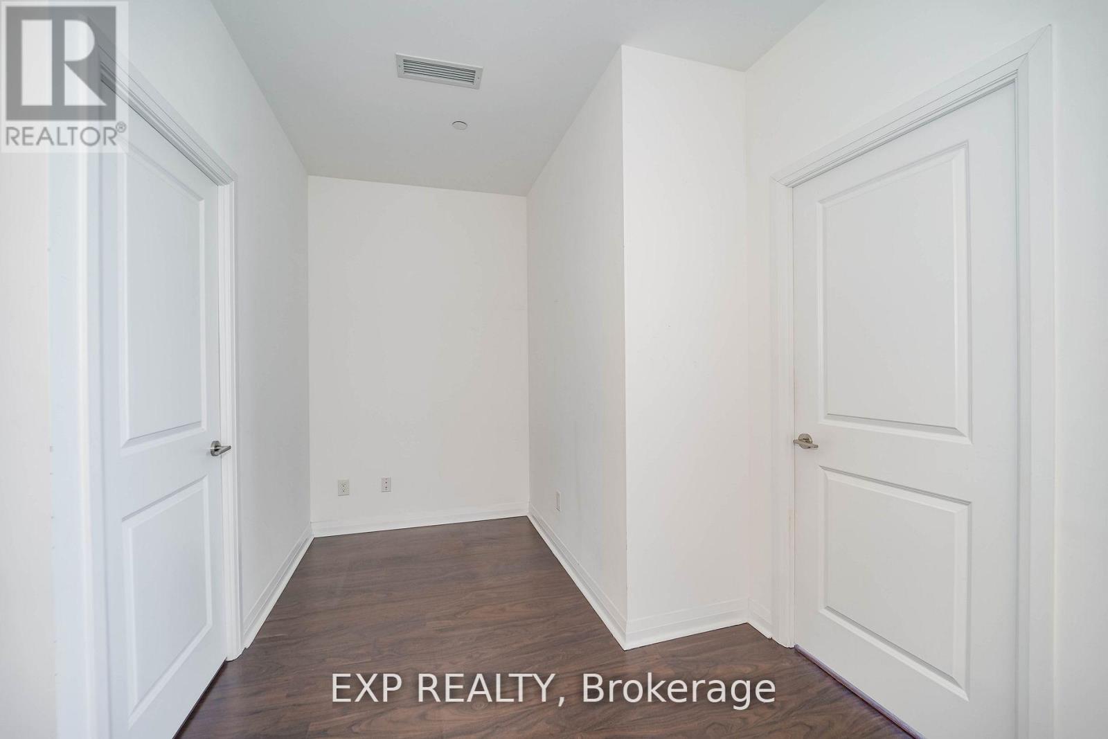 Photo 13 of 1011 55 Oneida Crescent, Richmond Hill ON