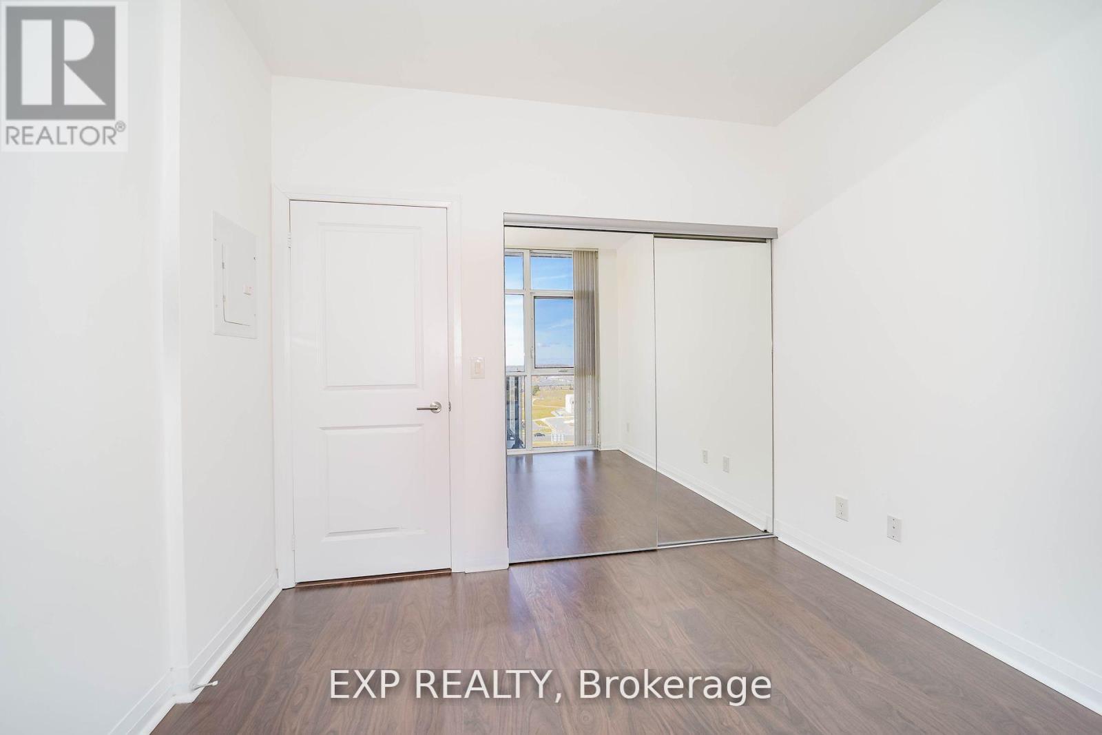 Photo 16 of 1011 55 Oneida Crescent, Richmond Hill ON
