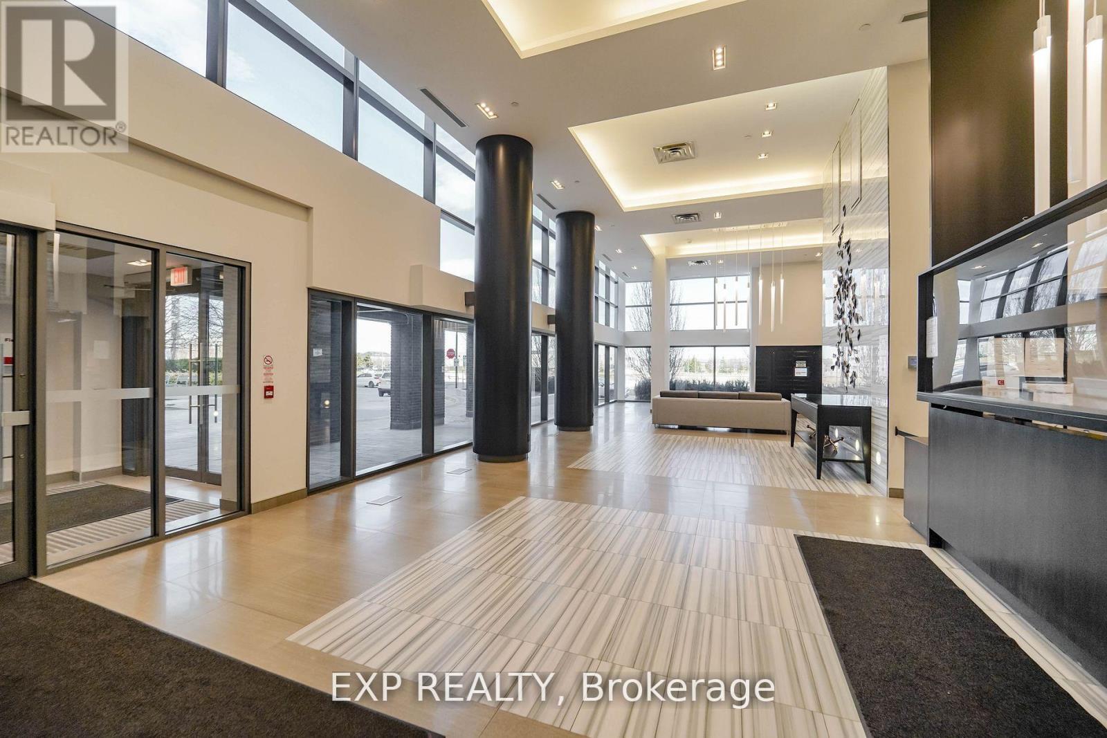Photo 2 of 1011 55 Oneida Crescent, Richmond Hill ON